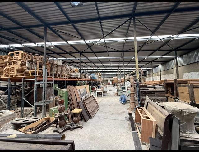 1,100M² WAREHOUSE TO LET IN INDUSTRIA WEST